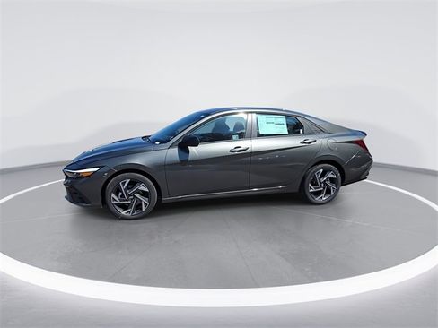 New 2025 Hyundai Elantra Sport image 4