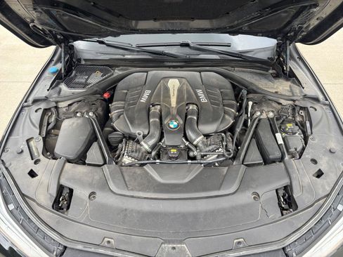 Used 2017 BMW 750i xDrive AWD/4WD image 32