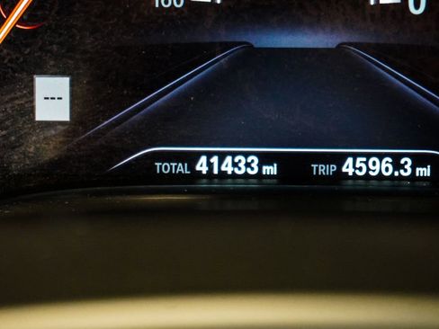 Used 2019 BMW 750i w/ Luxury Rear Seating Package image 36