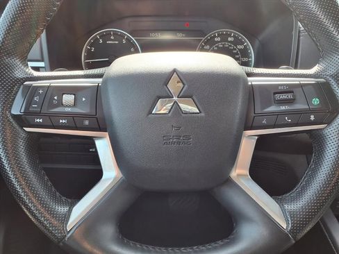 Used 2024 Mitsubishi Outlander SE image 17