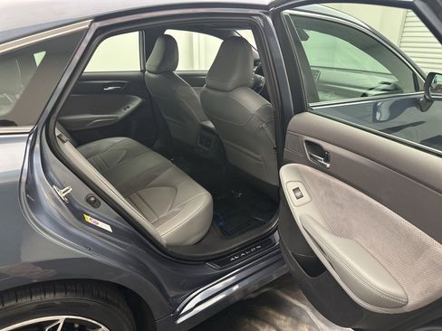 Used 2019 Toyota Avalon XSE image 7