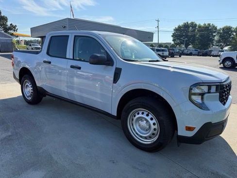 Used 2025 Ford Maverick XL w/ Equipment Group 102A AWD/4WD image 4