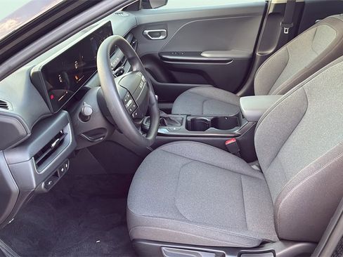 Certified 2025 Kia K4 image 12