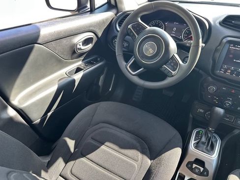 Used 2022 Jeep Renegade Latitude AWD/4WD image 19