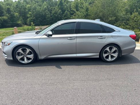 Used 2018 Honda Accord Touring image 1