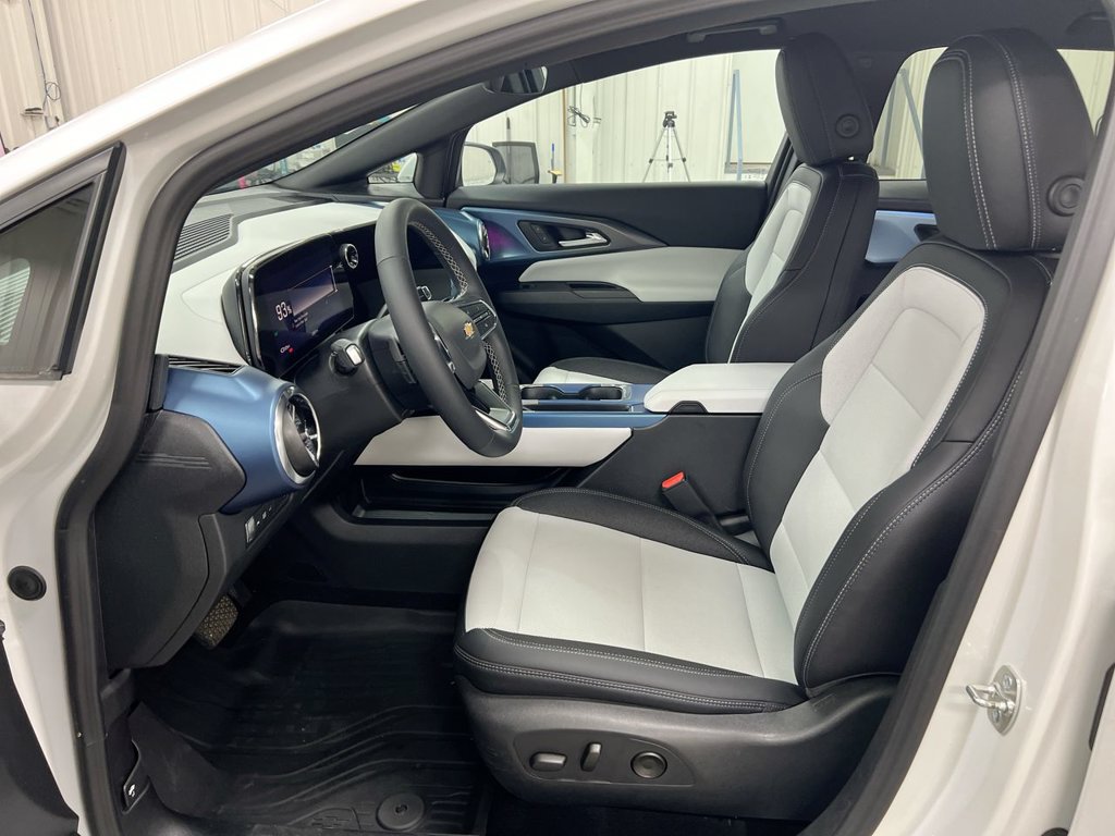 Used 2024 Chevrolet Equinox EV LT FWD image 20
