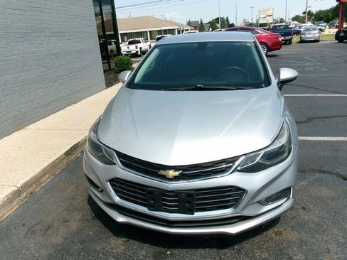 Used 2017 Chevrolet Cruze Premier FWD image 2