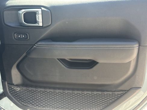 Used 2023 Jeep Wrangler Sahara AWD/4WD image 15