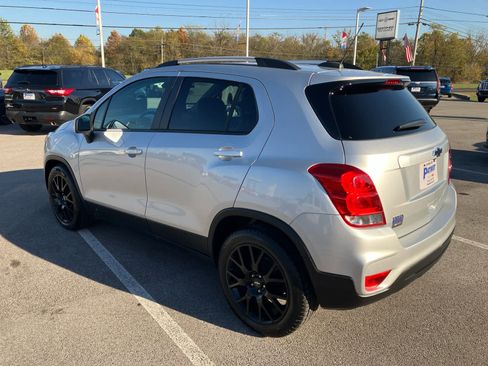 Used 2022 Chevrolet Trax LT w/ Sport Edition image 5