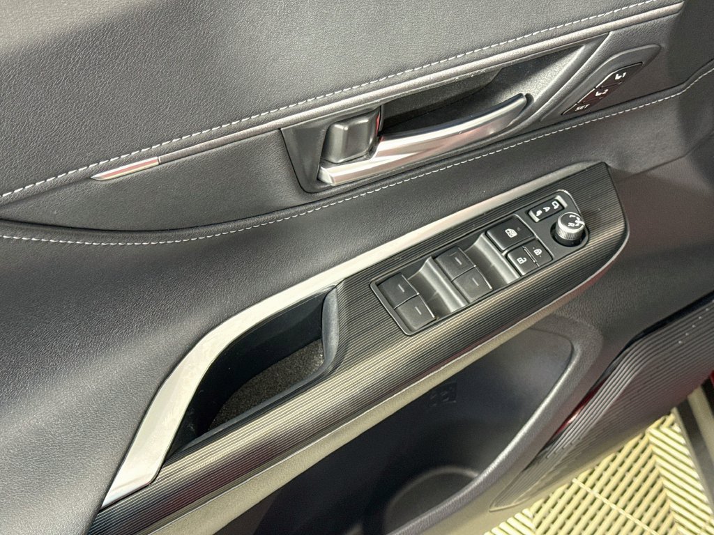 Used 2021 Toyota Venza Limited AWD/4WD image 18