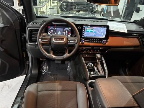 Used 2024 GMC Canyon AT4 w/ Technology Package AWD/4WD image 31