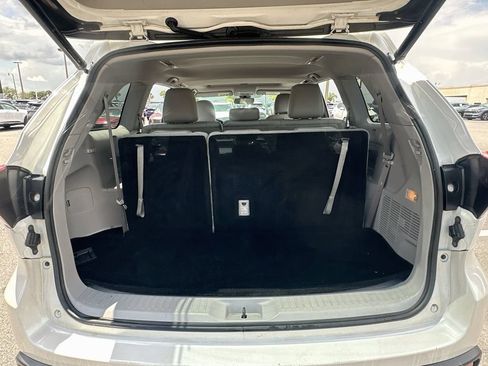 Used 2017 Toyota Highlander XLE FWD image 27
