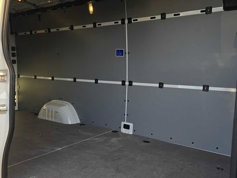 Used 2025 Mercedes-Benz Sprinter 2500 image 16