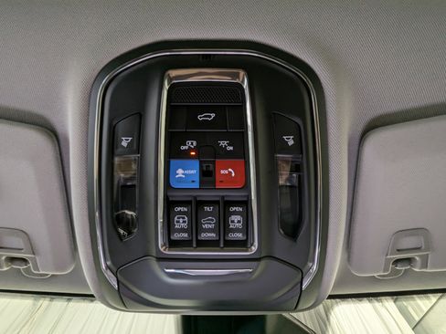 Used 2023 Jeep Grand Cherokee 4x4 image 30