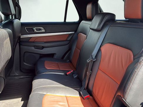 Used 2019 Ford Explorer XLT w/ Equipment Group 202A AWD/4WD image 25