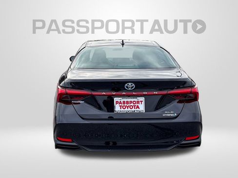 Used 2020 Toyota Avalon XLE image 6