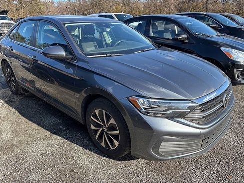 Certified 2022 Volkswagen Jetta S image 3