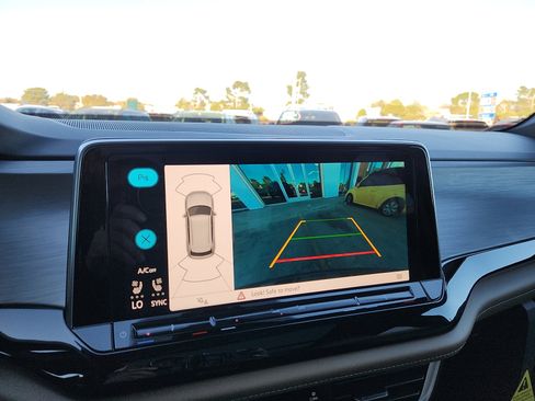 New 2026 Volkswagen Atlas Cross Sport SE image 18