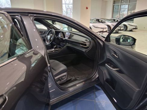 Used 2024 Toyota Crown Platinum image 11