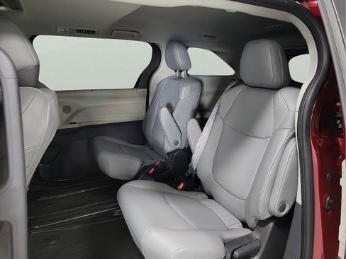 Certified 2024 Toyota Sienna XLE image 9