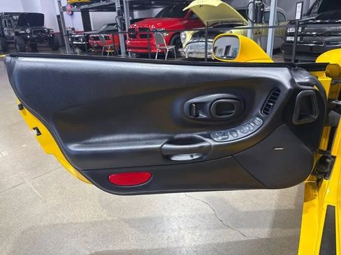 Used 2003 Chevrolet Corvette Convertible w/ Preferred Equipment Group1 RWD image 11