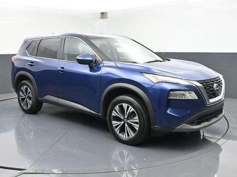 Used 2023 Nissan Rogue SV image 2