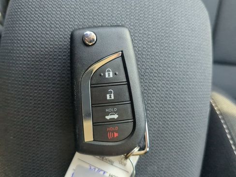 Used 2025 Toyota Corolla LE image 32