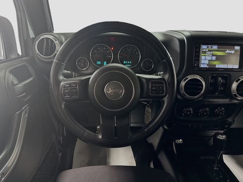 Used 2014 Jeep Wrangler Unlimited Sahara w/ Dual Top Group AWD/4WD image 19