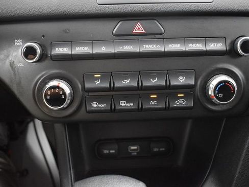 Used 2022 Kia Sportage LX image 17