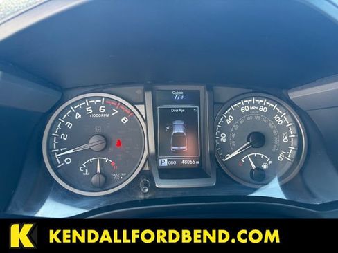 Used 2021 Toyota Tacoma TRD Off-Road w/ TRD Premium Off Road Package AWD/4WD image 14