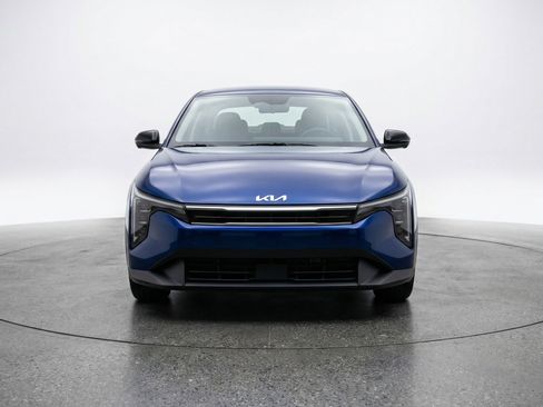 Used 2025 Kia K4 FWD image 2