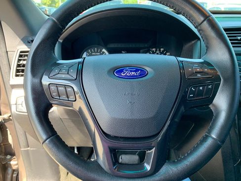 Used 2016 Ford Explorer XLT AWD/4WD image 18
