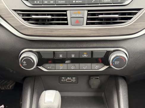 Used 2025 Nissan Altima 2.5 SV AWD/4WD image 18