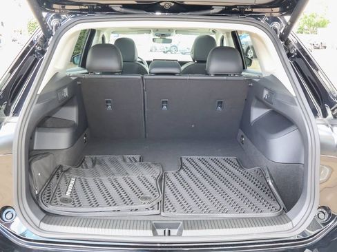 Used 2025 Volkswagen Tiguan SE w/ Panoramic Sunroof Package AWD/4WD image 10