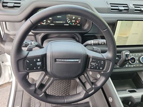 Certified 2025 Land Rover Defender 90 V8 AWD/4WD image 14