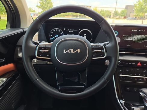 Certified 2024 Kia Carnival SX FWD image 19