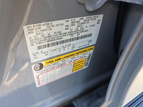 Used 2025 Ford Expedition Active AWD/4WD image 10