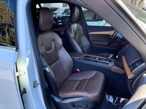 Used 2022 Volvo XC90 T6 Momentum w/ Climate Package image 8