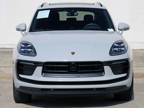 Used 2025 Porsche Macan AWD/4WD image 47