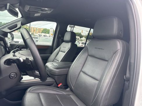 Used 2025 GMC Yukon Denali AWD/4WD image 13