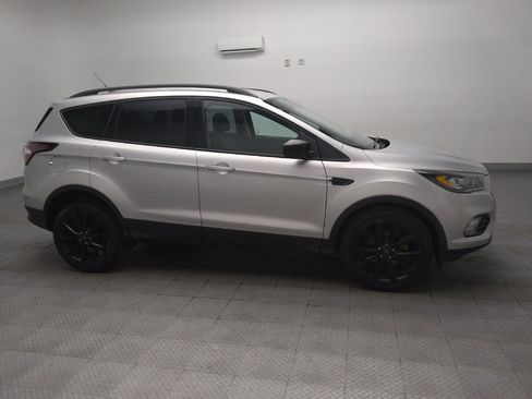 Used 2017 Ford Escape SE w/ Equipment Group 201A FWD image 11