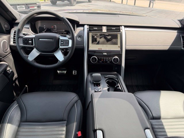 Used 2024 Land Rover Discovery Dynamic SE AWD/4WD image 7