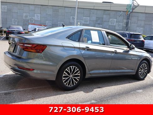 Used 2019 Volkswagen Jetta SE w/ Cold Weather Package image 10