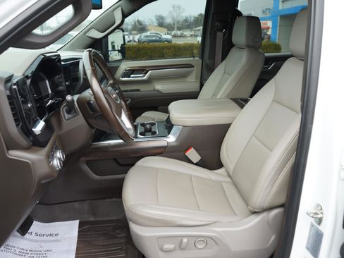 Used 2024 GMC Sierra 2500 SLT w/ SLT Convenience Package image 9