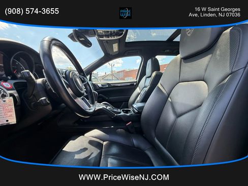 Used 2017 Porsche Cayenne Platinum Edition image 8