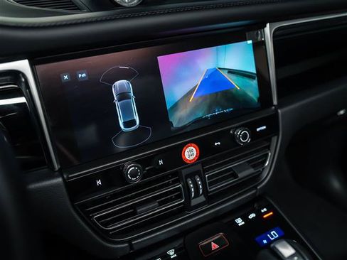 Certified 2026 Porsche Macan AWD/4WD image 27