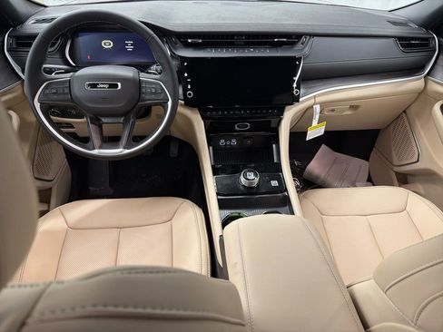 New 2026 Jeep Grand Cherokee Limited w/ Luxury Tech Group II RWD image 10