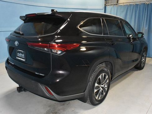 Used 2022 Toyota Highlander XLE AWD/4WD image 31