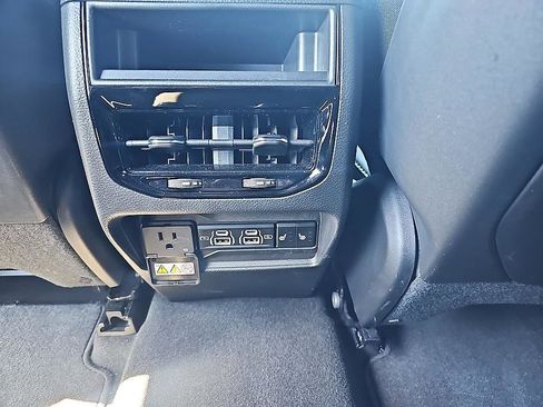 Used 2024 Jeep Grand Cherokee Limited w/ Black Appearance Package AWD/4WD image 31