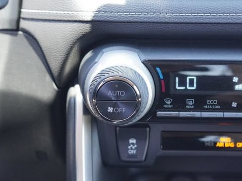 Used 2025 Toyota RAV4 LE AWD/4WD image 28